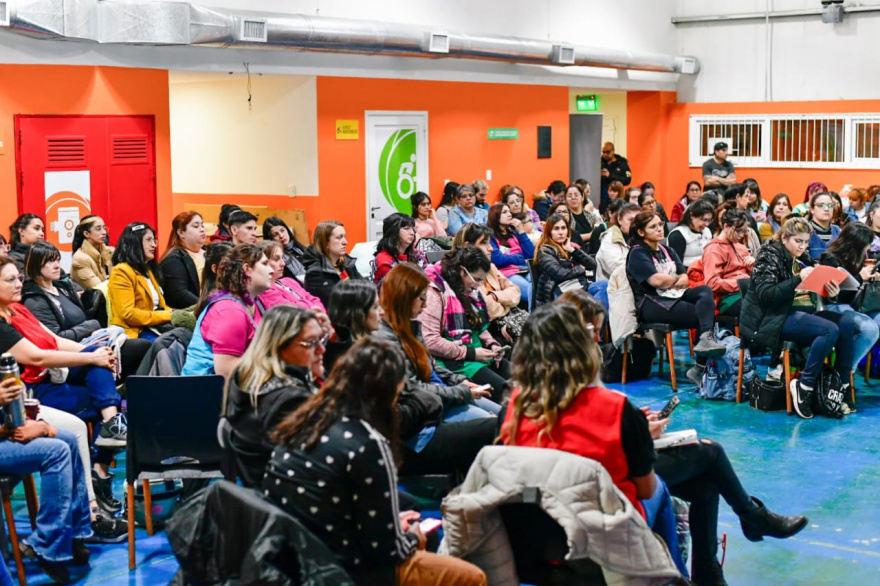 Más de 200 docentes fueguinos se capacitaron en el marco del programa ‘Huertas Escolares’