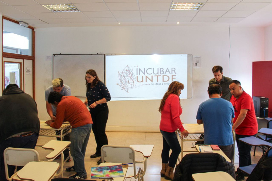 Gobierno y UNTDF lanzan programa de formación y financiamiento para jóvenes fueguinos emprendedores