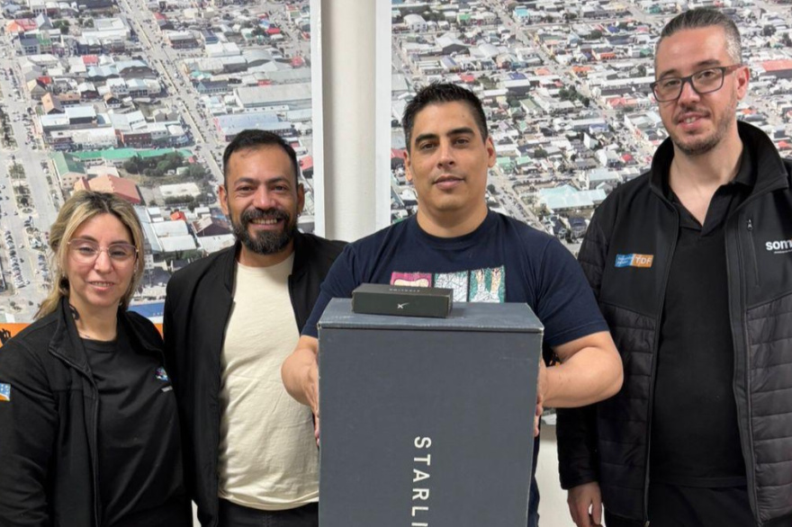 Canal 13 de Rio Grande y Canal 11 de Ushuaia recibieron kits completos de conectividad de Starlink