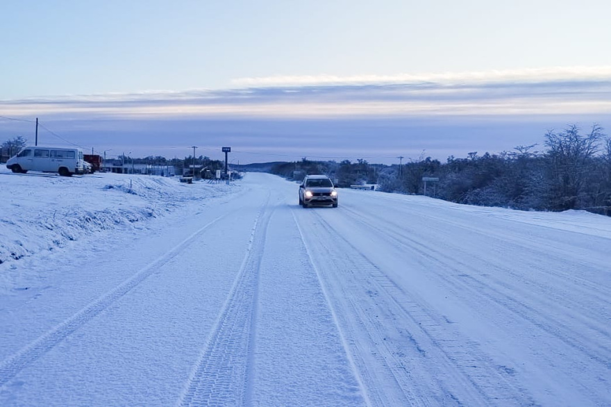 Recomiendan transitar con precaución en la Ruta 3 debido a las nevadas registradas