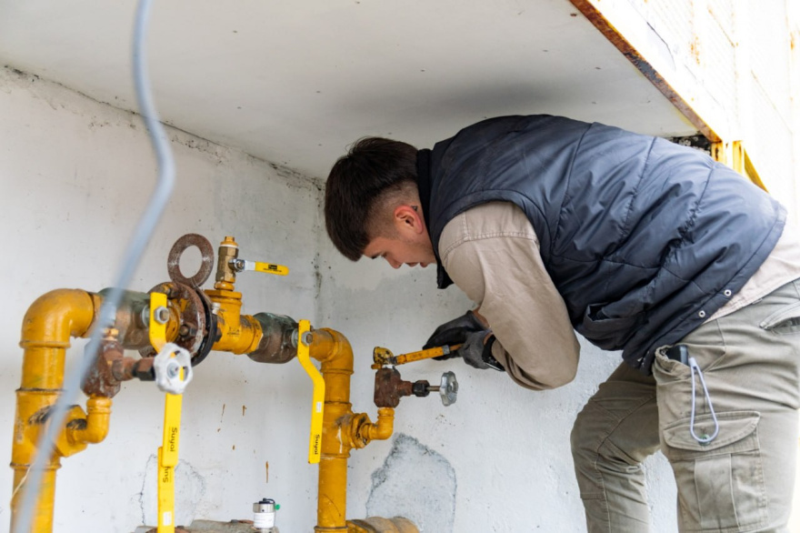 Este miércoles culminan trabajos de readecuación de la instalación de gas en la Escuela 8 de Río Grande