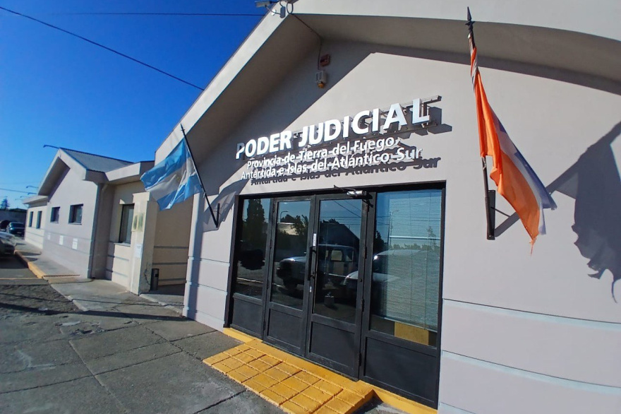 Un hombre será juzgado por abuso sexual y corrupción de menores en Tolhuin