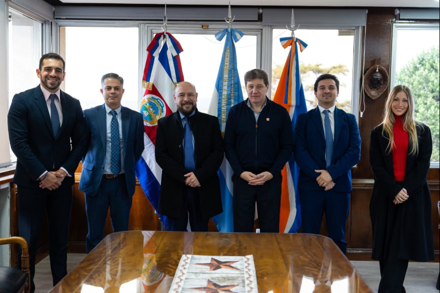El gobernador Melella recibió a embajadores de Chile, República Dominicana y Costa Rica
