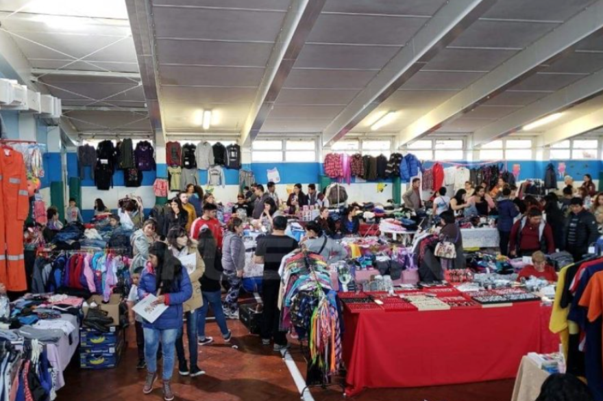 Crece el empleo en negro en el comercio y alertan por su avance en ferias y paseos de compras