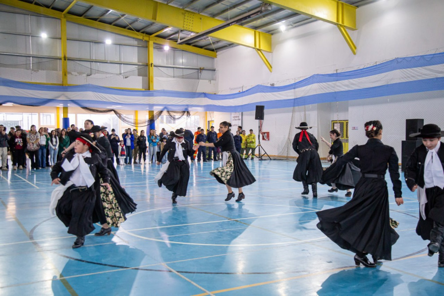 El Gobierno fueguino conmemoró el 216° aniversario de la Revolución de Mayo en Tolhuin