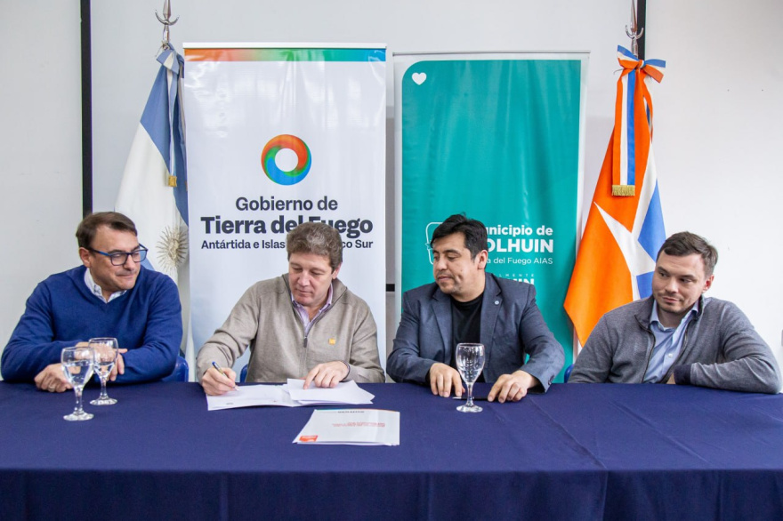 Melella firmó acuerdos en Tolhuin para impulsar inversiones en proyectos acuícolas