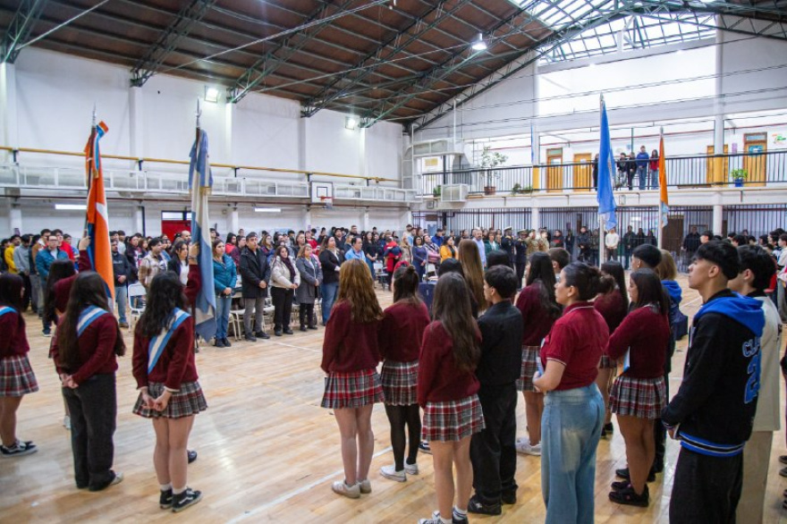 Estudiantes de Tolhuin realizaron la Promesa de Lealtad a la Constitución fueguina