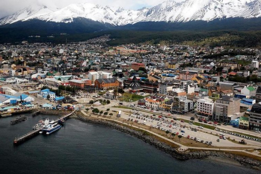 Cinco empresas ofertaron para el recambio del sistema de defensas del puerto de Ushuaia