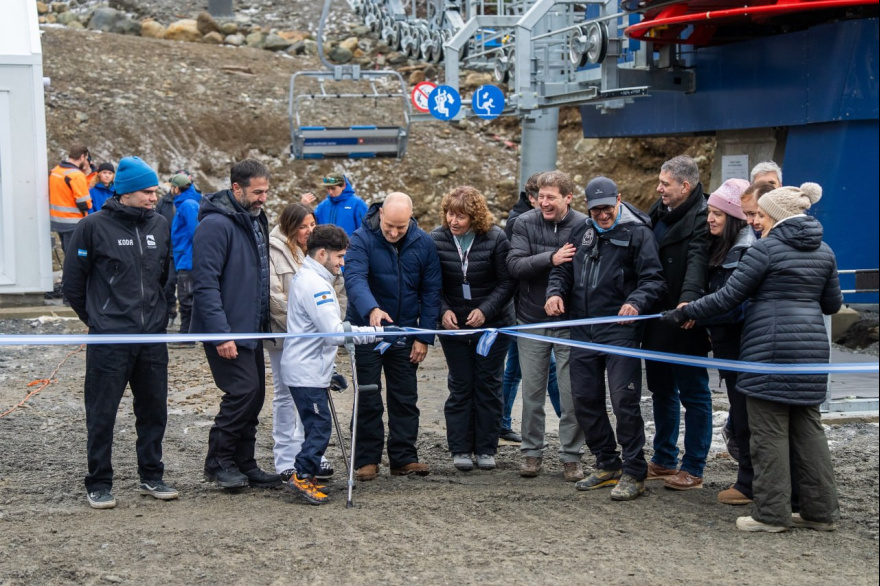Melella participó de la inauguración de la nueva aerosilla cuádruple en el Cerro Martial