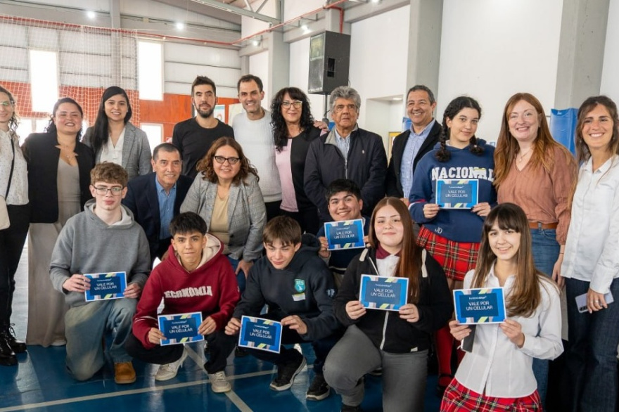 Convocan a estudiantes secundarios a participar del “Desafío Productivo y Financiero Fueguino”