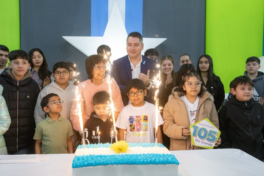 El intendente Perez compartió un desayuno con vecinas y vecinos que cumplen años junto a Río Grande