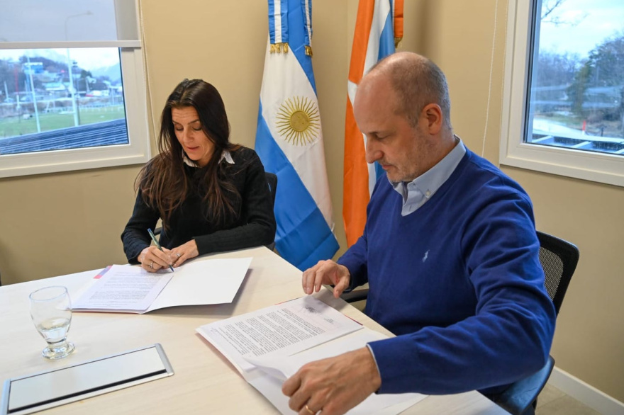 FOGADEF firma acuerdo con INFUETUR para impulsar el financiamiento del sector turístico