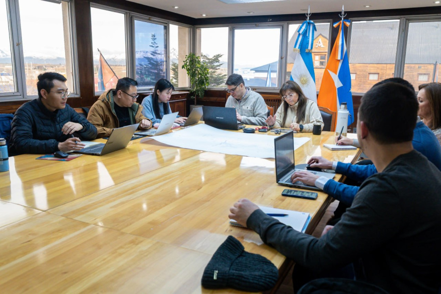 Gobierno coordina operativo por arribo de equipamiento para la nueva usina de Ushuaia