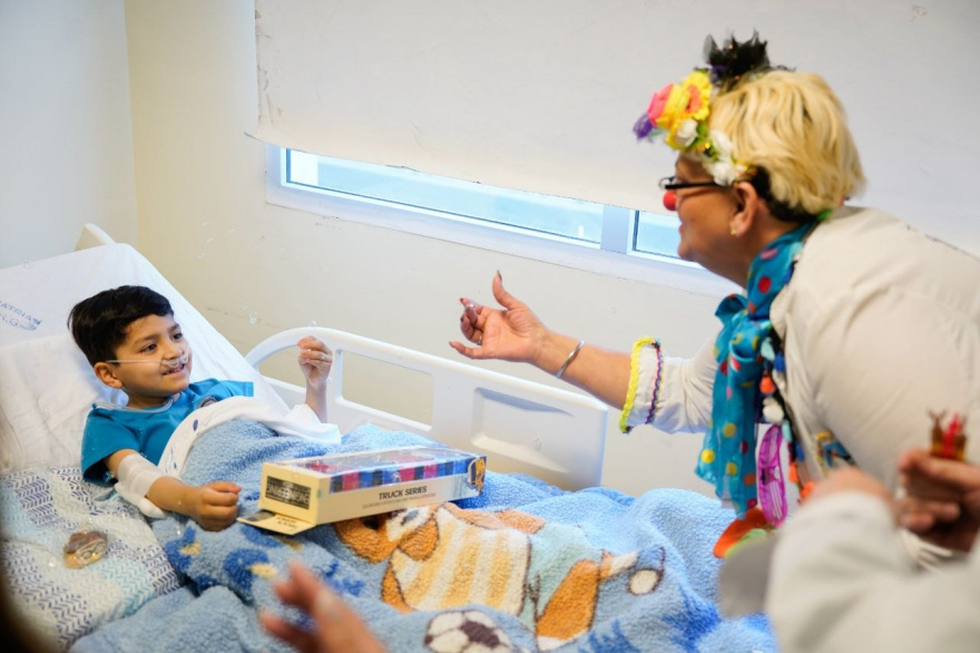 Gobierno acompañó y entregó presentes a niñas y niños internados en hospitales fueguinos