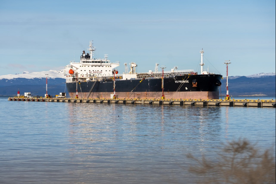 “Nos intervinieron el puerto para esto, para rifar la soberanía de nuestro país”Gobierno repudió la operación de buque petrolero británico en el puerto intervenido de Ushuaia