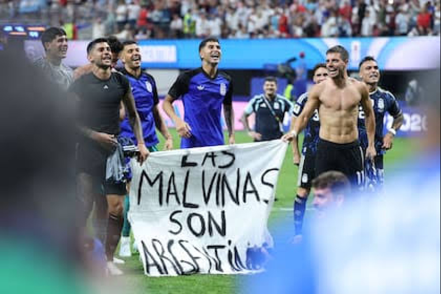 “Gracias, Leo, por ser capitán de una Selección que tampoco se olvidó de Nuestras Malvinas”Lionel Messi anunció que se retira de la Selección argentina: "Me vacié, ya no tengo más para dar"