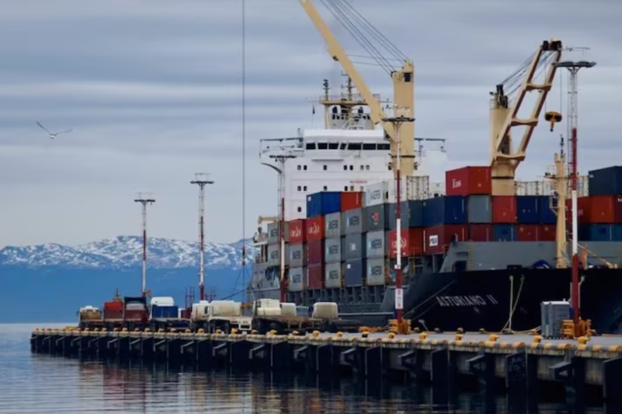 Tierra del Fuego pone en la mira el corredor Chile-Malvinas por su paso por el Mar ArgentinoEl negocio detrás del corredor a Malvinas: Punta Arenas va por US$20 millones al año