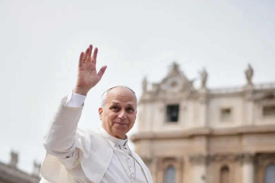 Buscan voluntarios para la visita del Papa León a la Argentina: cómo inscribirse y cuáles son los requisitos