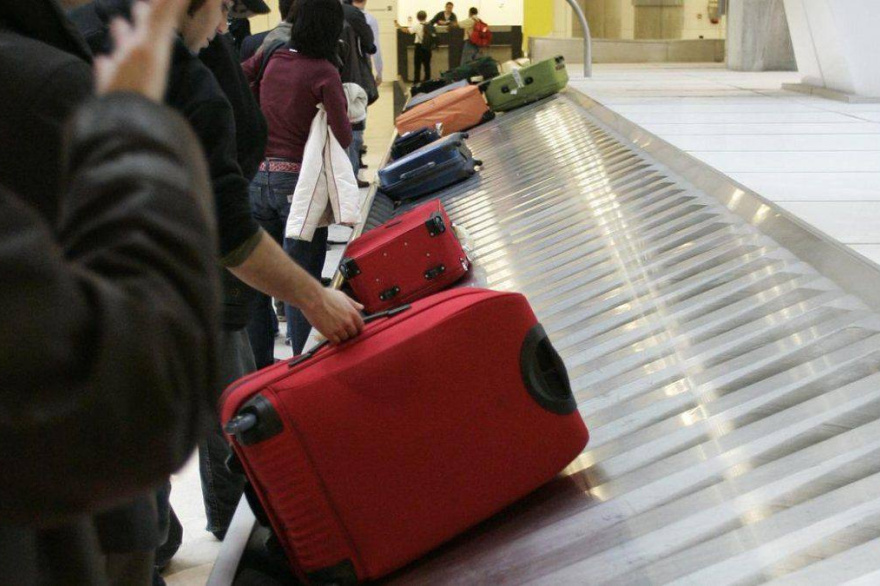 Investigan robo de elementos en equipajes de vuelos comerciales entre Buenos Aires y Ushuaia