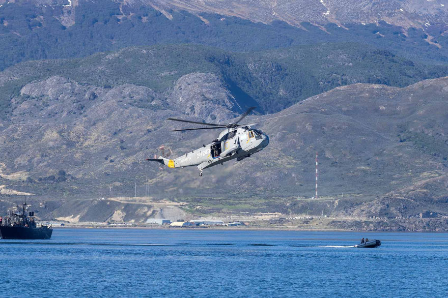 La Armada realizó un adiestramiento integrado del poder naval en aguas del Canal Beagle